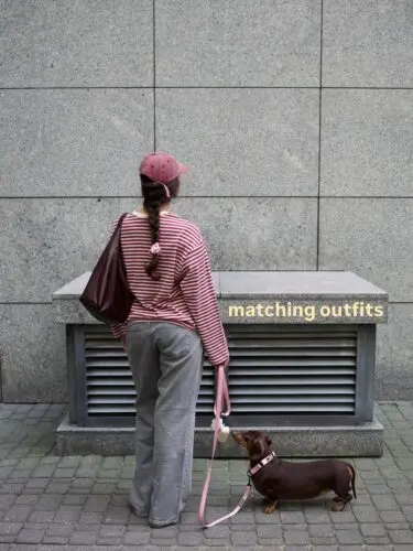 Mały detal, który robi dużą różnicę 🤏🏻Jedwabna schrunchie w kolorze zestawu spacerowego Twojego psa - totalnie cute 🩷Podkreśl Waszą więź 🐶Cool girl, dog mom, piesek, pies, matching outfits, zestaw spacerowy dla psa
#pies #piesek #psiamama #matchymatchy