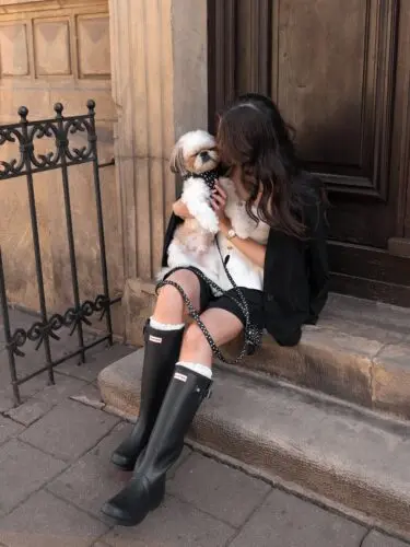 Jesienny spacer po mieście? Tylko w kropeczkach!outfit Bonbonsa: szelki bezuciskowe Polka Dot w rozmiarze XS+, smycz handsfreePies, piesek, kocham psy, shih tzu #shihtzu #pies #piesek
